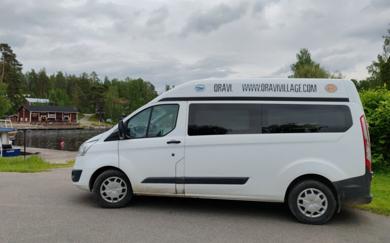 Safaribus nach Oravi