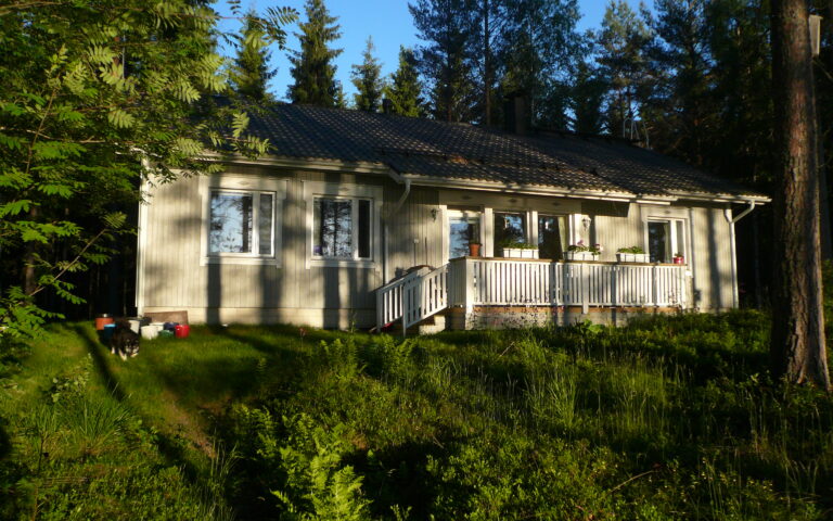 Lomamokkila – Lakeside Cottage 8 Honka