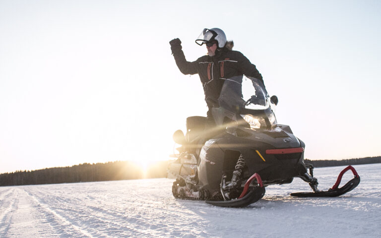 Lounassafari moottorikelkalla 2,5h