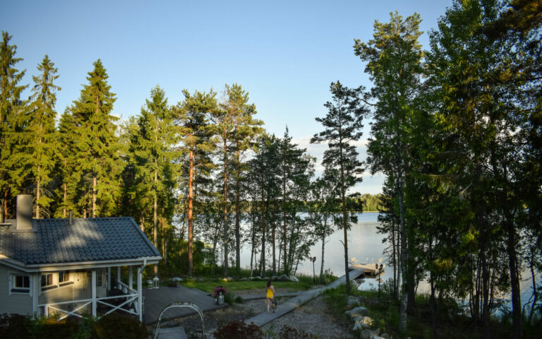 Tyssinniemi villa and Helmi lakeside sauna