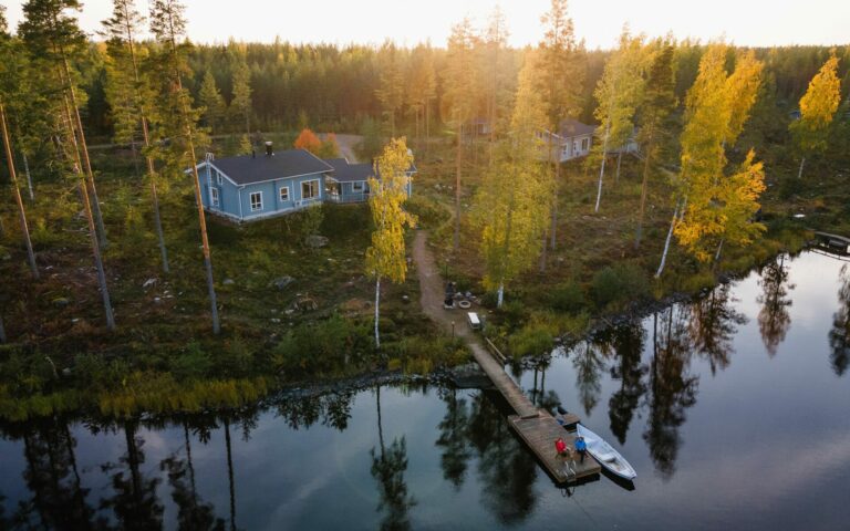 15% alennus mökkivuokrasta Oravissa. Vietä aktiivinen luontoloma syksyn raikkaudessa.