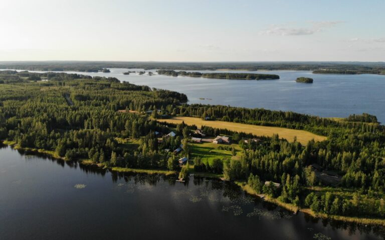 Lomalle Oriveden rannalle / Karjalan Helmi