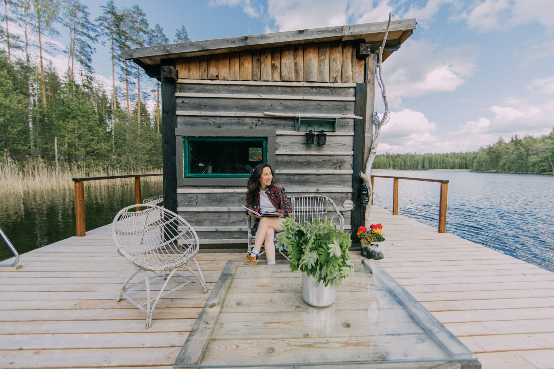 Uhkua floating raft outside