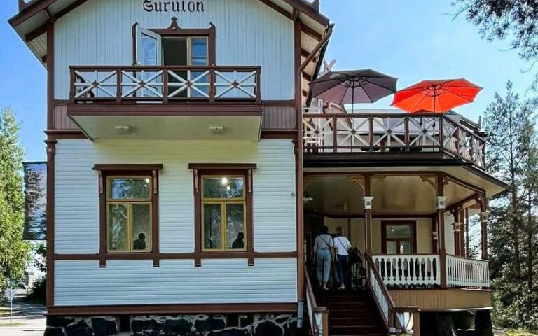 Villa Suruton art gallery & design office