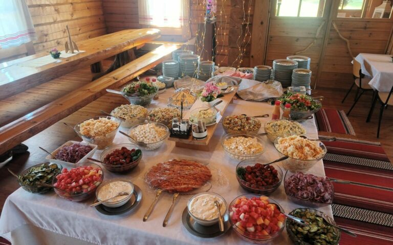 Juhanantupa | Karjalainen pitopöytä | Hummovaara